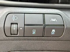 2022 Hyundai Elantra 1.5L CVT LUX Premium, белый — фото 14