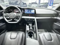 2022 Hyundai Elantra 1.5L CVT LUX Premium, белый — фото 20