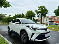 2021 Toyota C-HR 2.0L Luxury — фото 3