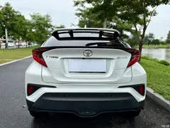 2021 Toyota C-HR 2.0L Luxury — фото 6