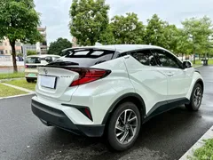 2021 Toyota C-HR 2.0L Luxury — фото 7