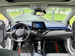 2021 Toyota C-HR 2.0L Luxury — фото 8