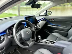 2021 Toyota C-HR 2.0L Luxury — фото 10