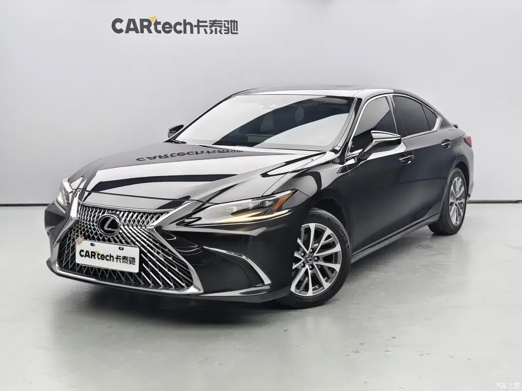 2022 Lexus ES 300h Excellence