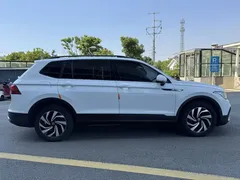 2022 Volkswagen Tiguan L 330TSI AT 2WD, белый — фото 26