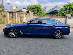 2021 BMW 5 Series 5 525Li M, синий — фото 3