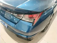 2021 Hyundai Elantra 1.5L CVT LUX Premium, синий — фото 8