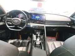 2021 Hyundai Elantra 1.5L CVT LUX Premium, синий — фото 10