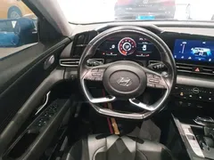 2021 Hyundai Elantra 1.5L CVT LUX Premium, синий — фото 11