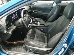2021 Hyundai Elantra 1.5L CVT LUX Premium, синий — фото 15
