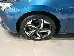 2021 Hyundai Elantra 1.5L CVT LUX Premium, синий — фото 23