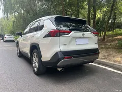 2021 Toyota RAV4 2.0L CVT 2WD Fashion PLUS — фото 4