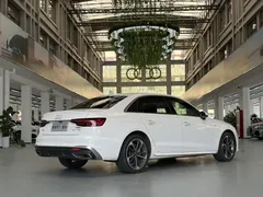 2022 Audi A4L 40 TFSI, белый — фото 4