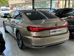 2022 Volkswagen Passat 330TSI Luxury — фото 11