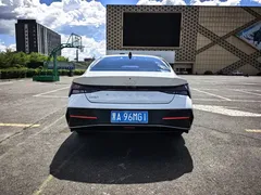 2023 Hyundai Elantra 1.5L CVT LUX Premium, белый — фото 5