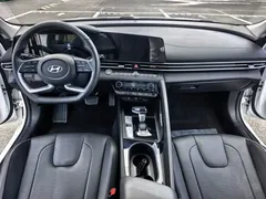 2023 Hyundai Elantra 1.5L CVT LUX Premium, белый — фото 10