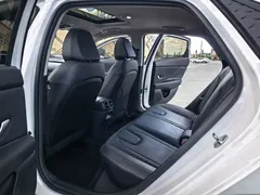 2023 Hyundai Elantra 1.5L CVT LUX Premium, белый — фото 12