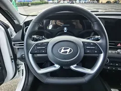 2023 Hyundai Elantra 1.5L CVT LUX Premium, белый — фото 13