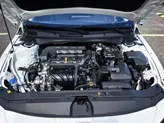 2023 Hyundai Elantra 1.5L CVT LUX Premium, белый — фото 16