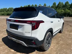 2023 Kia Seltos 1.5L CVT Luxury, белый — фото 4