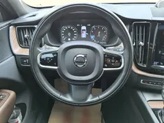 2021 Volvo XC60 4WD Luxury, белый — фото 3