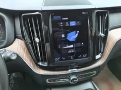 2021 Volvo XC60 4WD Luxury, белый — фото 5