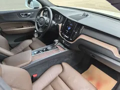 2021 Volvo XC60 4WD Luxury, белый — фото 14