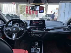 2021 BMW 1 Series 125i M Sport Night Edition, белый — фото 17