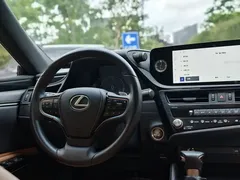 2022 Lexus ES 200, белый — фото 10