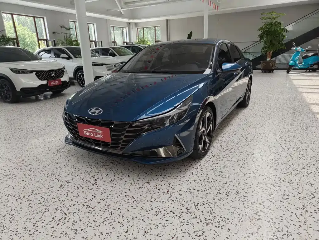 2022 Hyundai Elantra 1.5L CVT LUX Premium
