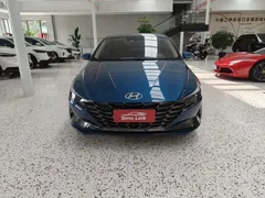 2022 Hyundai Elantra 1.5L CVT LUX Premium, синий — фото 2
