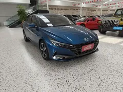 2022 Hyundai Elantra 1.5L CVT LUX Premium, синий — фото 3