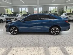 2022 Hyundai Elantra 1.5L CVT LUX Premium, синий — фото 4