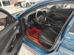 2022 Hyundai Elantra 1.5L CVT LUX Premium, синий — фото 5