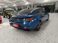 2022 Hyundai Elantra 1.5L CVT LUX Premium, синий — фото 21