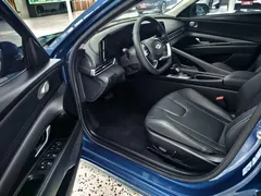 2022 Hyundai Elantra 1.5L CVT LUX Premium, синий — фото 4