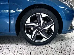 2022 Hyundai Elantra 1.5L CVT LUX Premium, синий — фото 17