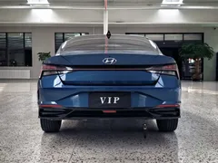 2022 Hyundai Elantra 1.5L CVT LUX Premium, синий — фото 19