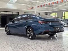 2022 Hyundai Elantra 1.5L CVT LUX Premium, синий — фото 20
