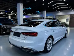 2022 Audi A5 Sportback 40 TFSI quattro Luxury Sport, белый — фото 5
