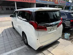2021 Toyota Alphard Hybrid 2.5L Luxury, белый — фото 2