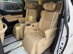 2021 Toyota Alphard Hybrid 2.5L Luxury, белый — фото 12