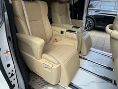 2021 Toyota Alphard Hybrid 2.5L Luxury, белый — фото 15