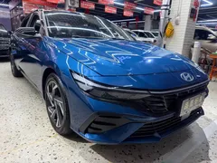 2023 Hyundai Elantra 1.5L CVT TOP Flagship, синий — фото 3