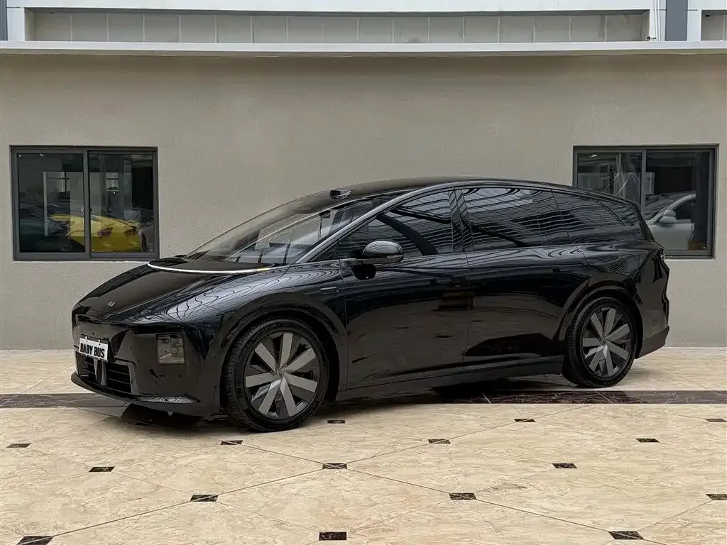 2025 Li Auto i8