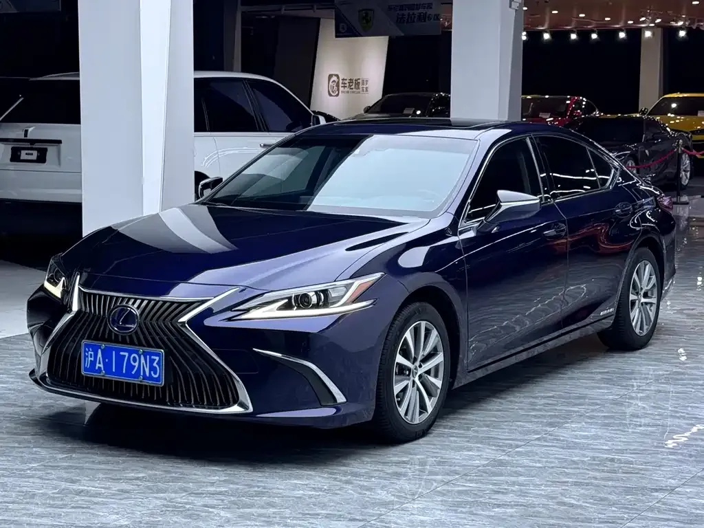 2021 Lexus ES 300h
