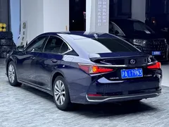 2021 Lexus ES 300h, синий — фото 4