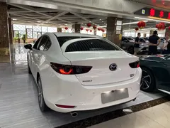 2022 Mazda 3 2.0L AT, белый — фото 4