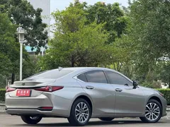 2022 Lexus ES 200 — фото 4