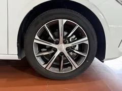 2022 Geely Emgrand 1.5L CVT, белый — фото 14